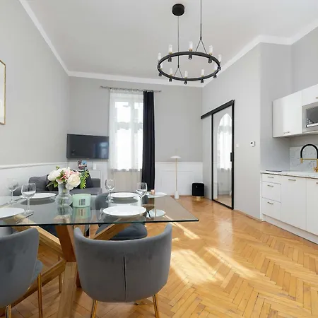 Cozy For 6 People Near Opera By Renters *