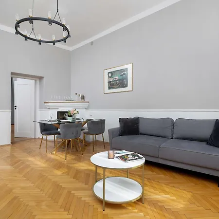 Cozy For 6 People Near Opera By Renters *