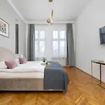 Cozy For 6 People Near Opera By Renters *