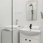 Cozy For 6 People Near Opera By Renters