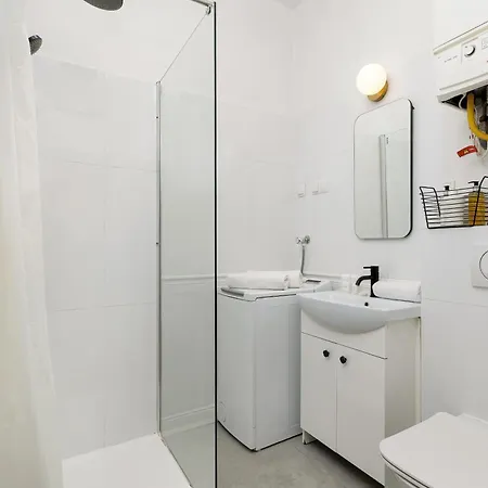 Cozy For 6 People Near Opera By Renters Apartmán *