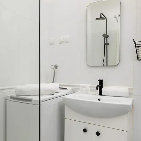 Cozy For 6 People Near Opera By Renters