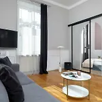 Cozy For 6 People Near Opera By Renters Апартаменты