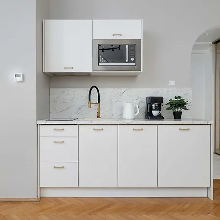 Cozy For 6 People Near Opera By Renters