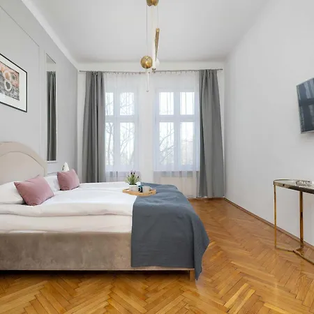 Cozy For 6 People Near Opera By Renters *