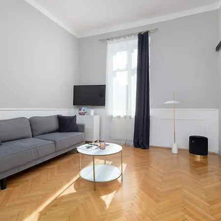 Cozy For 6 People Near Opera By Renters *